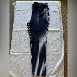 Chico’s Navy White Pinstripe Pull-on Stretch Crop Pant w/slim panel 2.5R